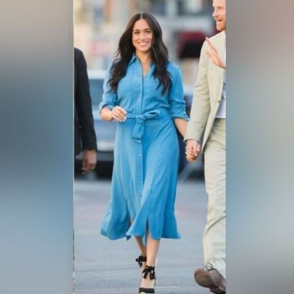 Elie Tahari Megan Markle Dresses & Skirts - Elie Tahari Megan Markle Button Down French Blue Shirt  Midi Dress Sz 6